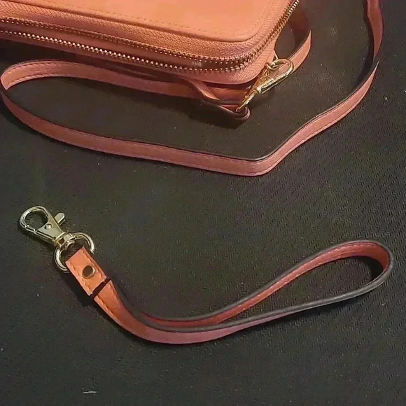 Simply Noelle Flat Purse with wrist & shoulder straps - Picture 4 of 5